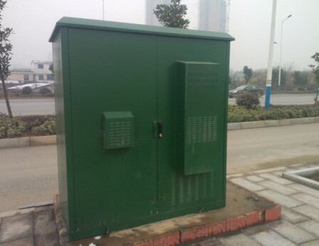 China Two Doors IP55 Outdoor Telecom Cabinet With Battery Compartment And Equipment Compartment supplier