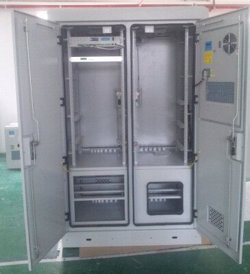 China Double Wall Outdoor Telecom Cabinet, with Two Battery Bay and Two Equipment Bay supplier