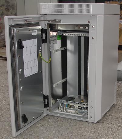 Outdoor Telecom Cabinet Wall Mounted Or Pole Mounted Ip55 With Fans And Heater