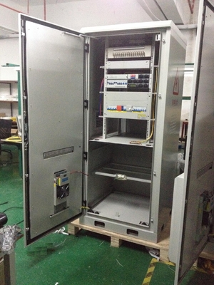 China IP55 Outdoor Telecom Cabinet, with Separated Equipment Compartment and Battery Compartment supplier